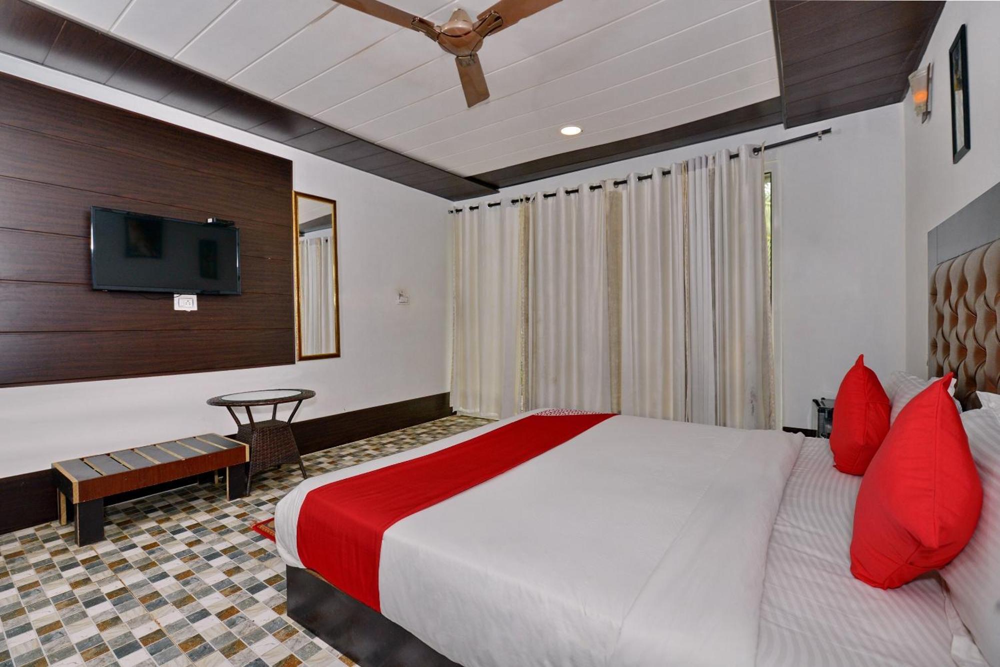 Collection O Retreat Morjim Resort Exterior foto