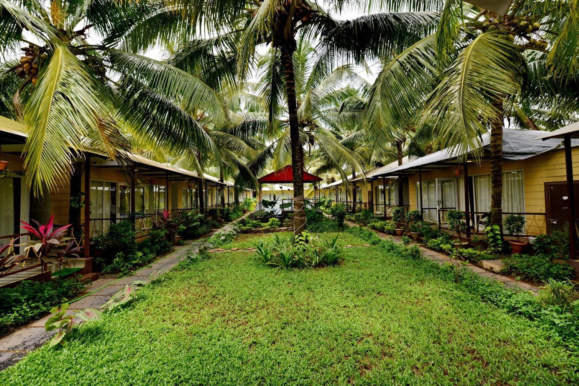 Collection O Retreat Morjim Resort Exterior foto